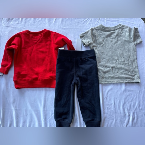 Tommy Hilfiger
3 piece - Picture 2 of 3